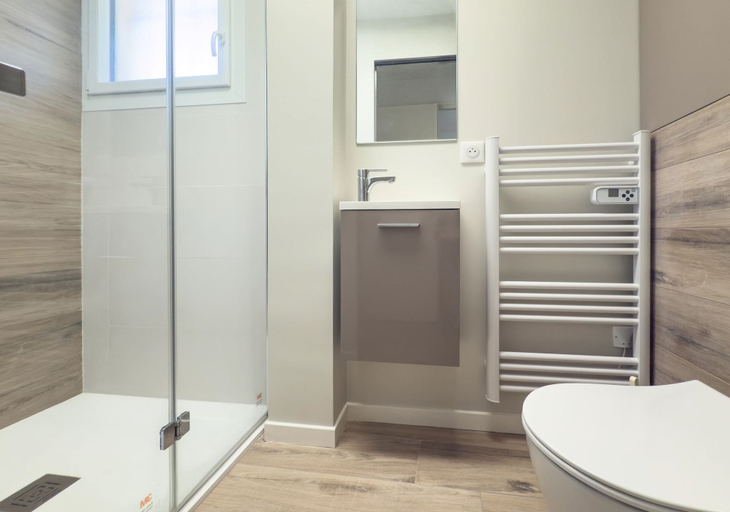 Room 3, 321 Le Marcellin in Cannes, Alpes-Maritimes