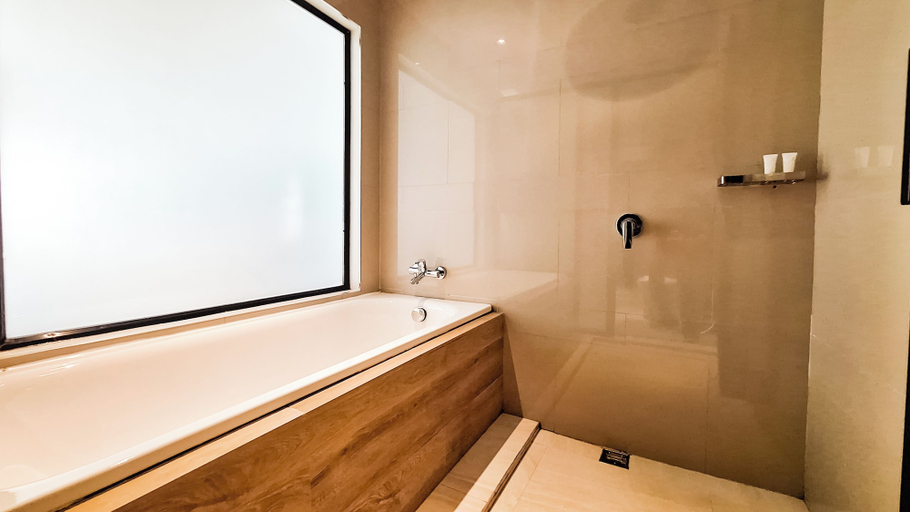 Bathroom 5, Pinnacle Boracay, Malay