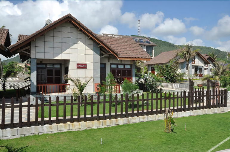 Exterior & Views