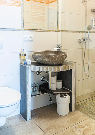 Bathroom 1, Hotel Restaurant Muhlenhof Bosse, Gotha