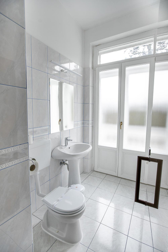 Bathroom 4, Hotel Palace, Sinaia