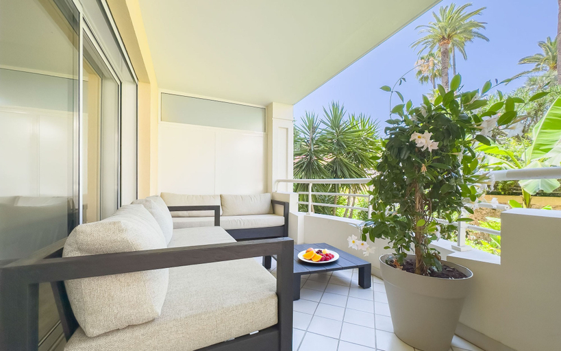 Room 2, 201 Le First in Cannes, Alpes-Maritimes