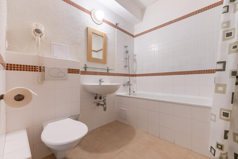 Bathroom 3, Hotel and Park Divoka Voda, Senec