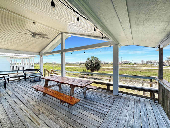 Others 4, Bungalow by the Beach For 9!, Baldwin