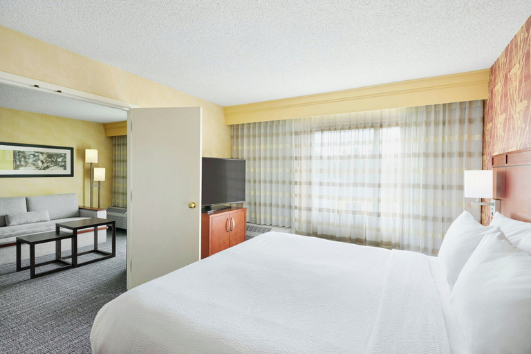 Bedroom 3, Courtyard by Marriott Des Moines West Clive, Polk