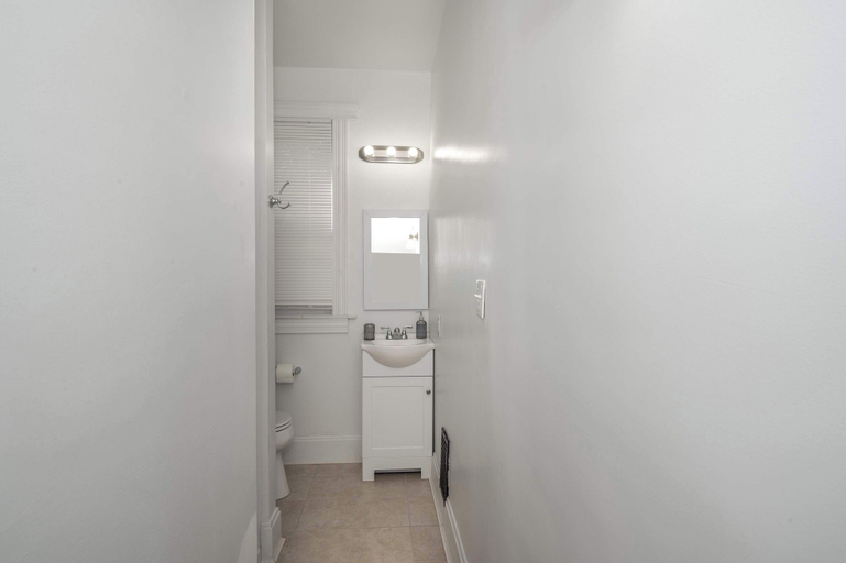 Bathroom 4, Suites on Main 2, Kenton