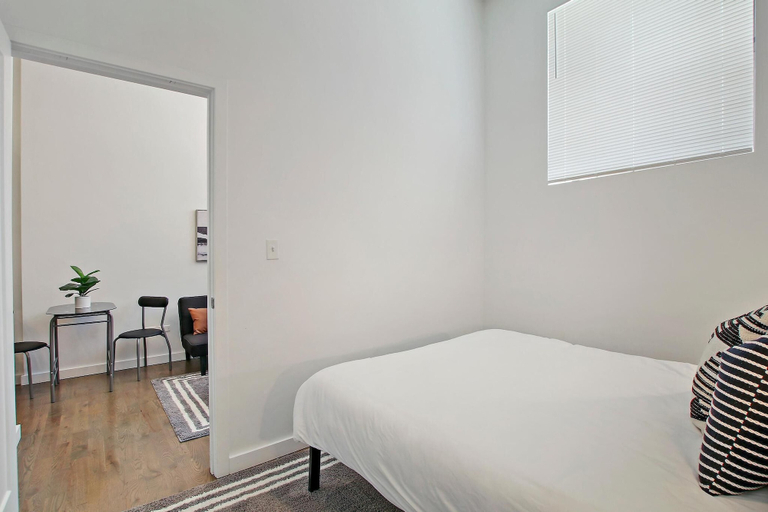 Room 1, 1BR Living - Lake 206 rep, Cook