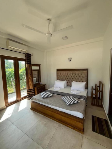 Bedroom 5, Royal Crown Residency Hotel, Kaduwela