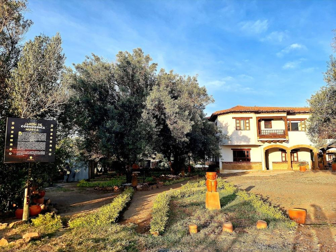 Exterior & Views