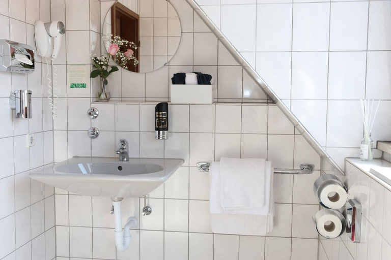 Bathroom 5, Messehotel Daucher A9 Autobahn 24h Self-Check-in, Nürnberg