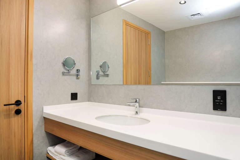 Bathroom 5, Park Inn By Radisson Muscat, Seeb