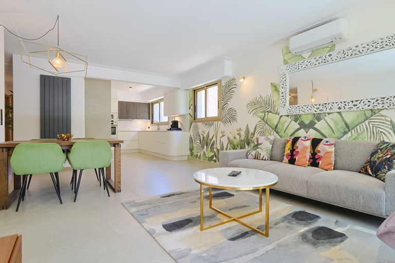 Room 4, 217 Le Jungle in Cannes, Alpes-Maritimes