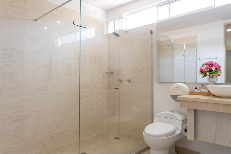 Bathroom 5, Hotel Tayrona del Mar, Santa Marta (Dist. Esp.)