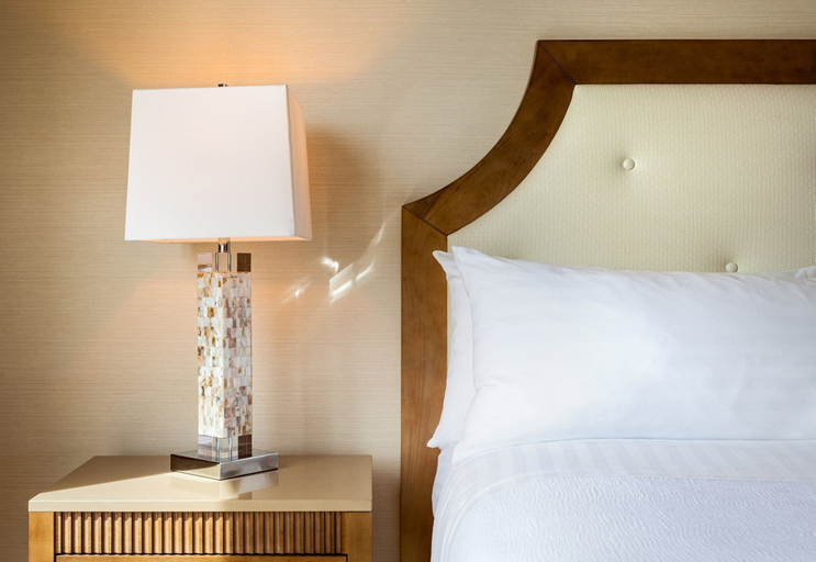 Bedroom 3, DoubleTree by Hilton San Diego Bayside, San Diego