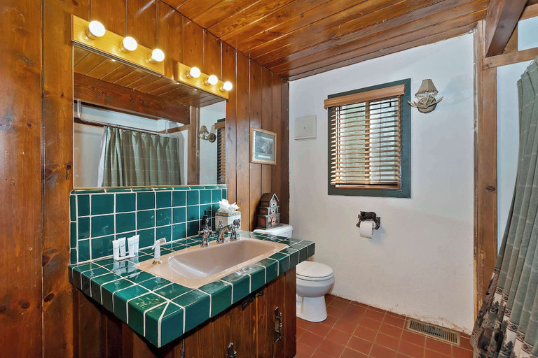 Bathroom, Yosemite Pines Cabin - Sleeps 6, San Bernardino