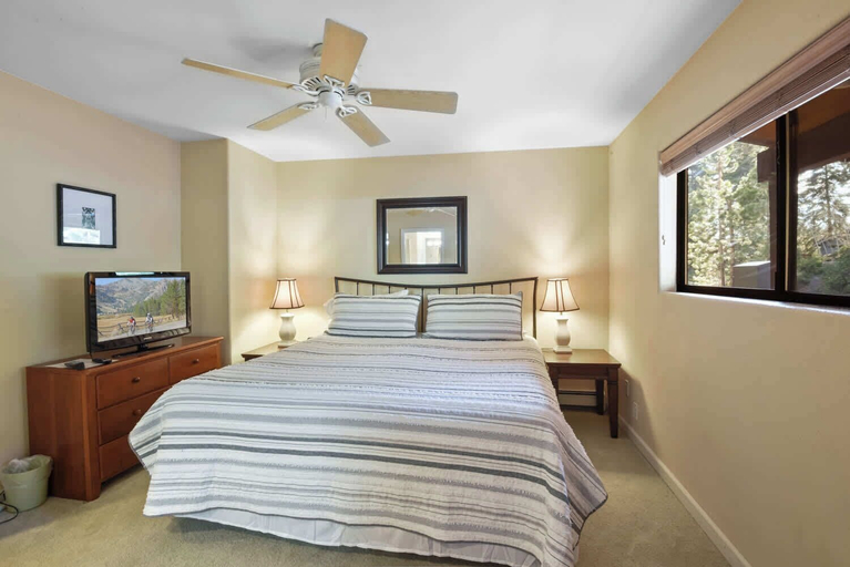 Bedroom 3, Tranquil Tumbleweed Close to Skiing & More!, Washoe