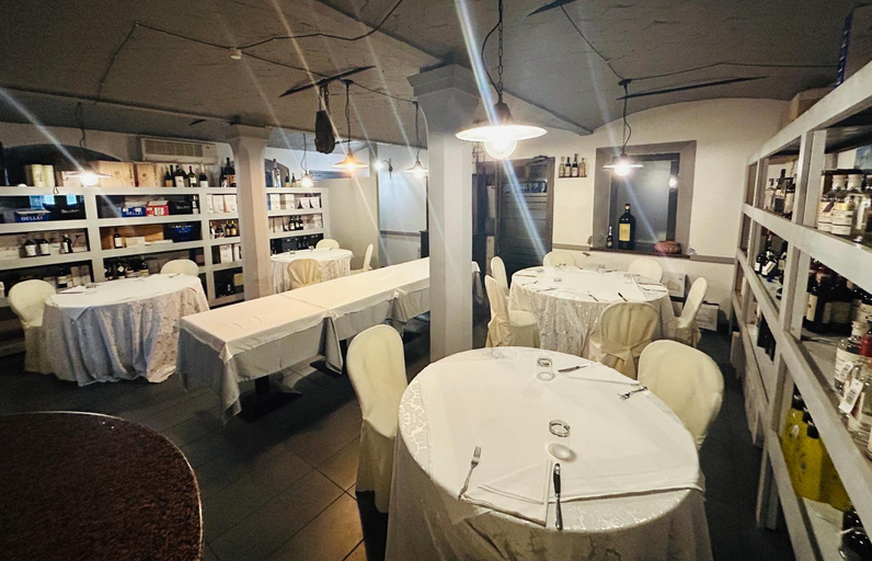 Food & Drinks 4, taverna napoleone, Modena