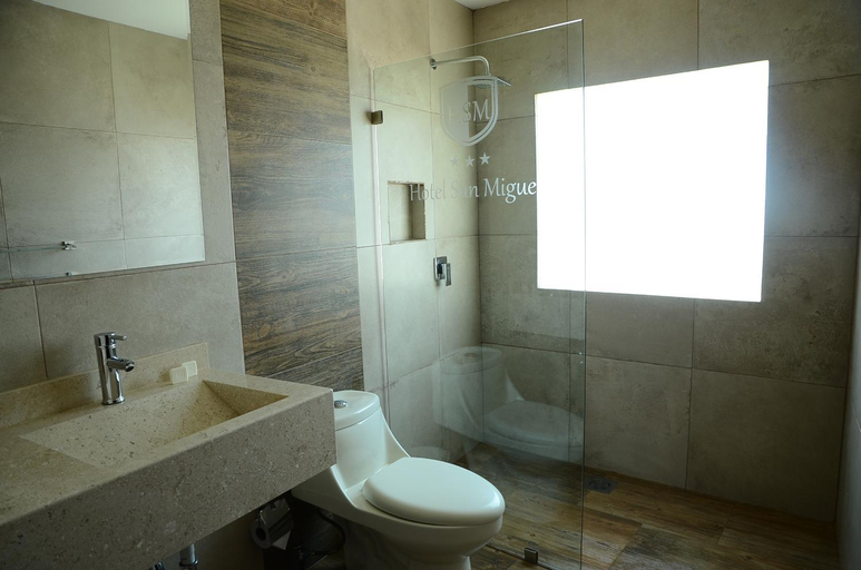 Bathroom, Hotel San Miguel, Morelia