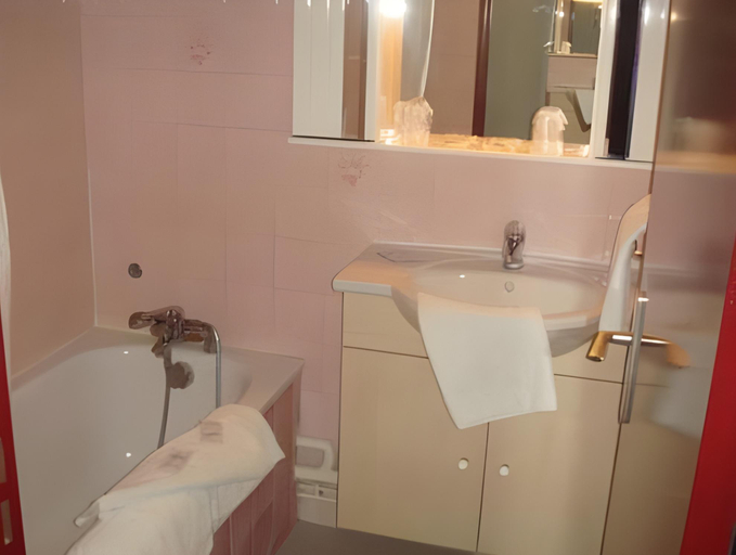 Bathroom 3, Le Maray, Gard
