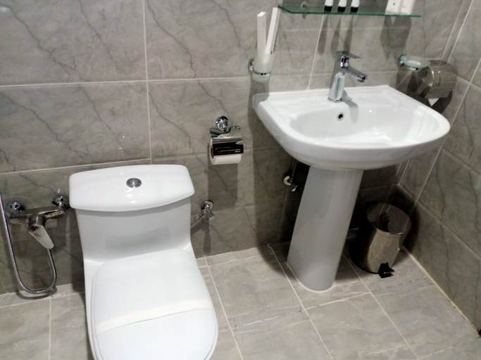 Bathroom 3, Alamein serviced apartments, Tabuk