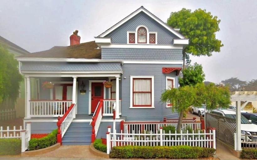 Exterior & Views