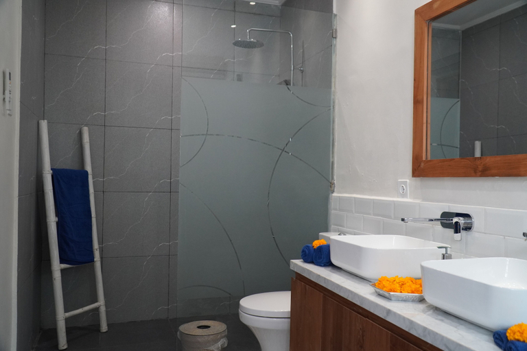 Bathroom 2, Villa Inti Seminyak Bali, Badung
