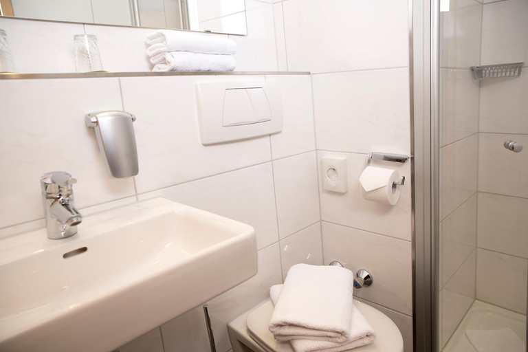 Bathroom, Hotel Dietmayr, Neumarkt in der Oberpfalz