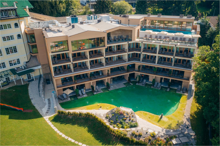 Exterior & Views