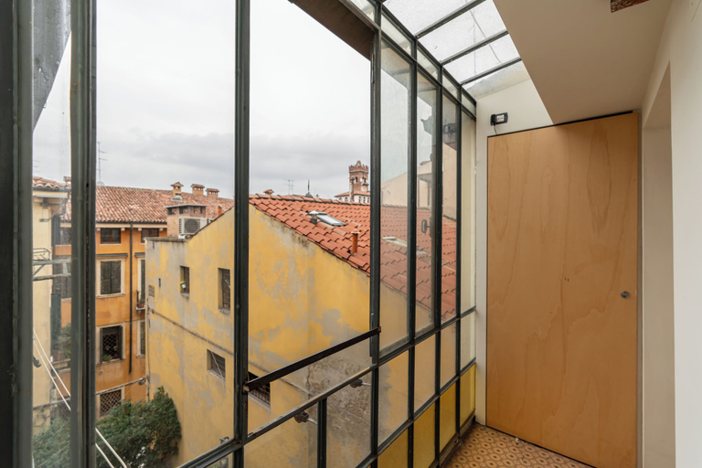 Others 4, Residenza Pellicciai, Verona