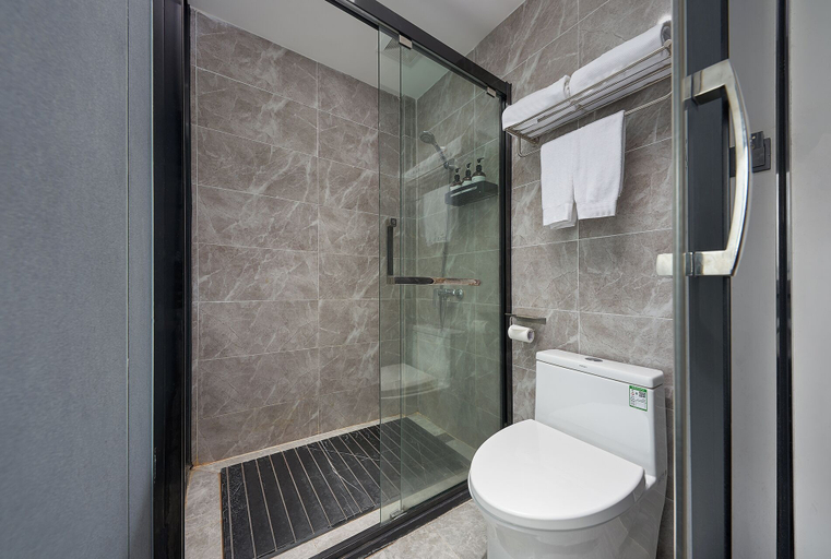 Bathroom 5, CANTON ISLE HOTEL, Guangzhou