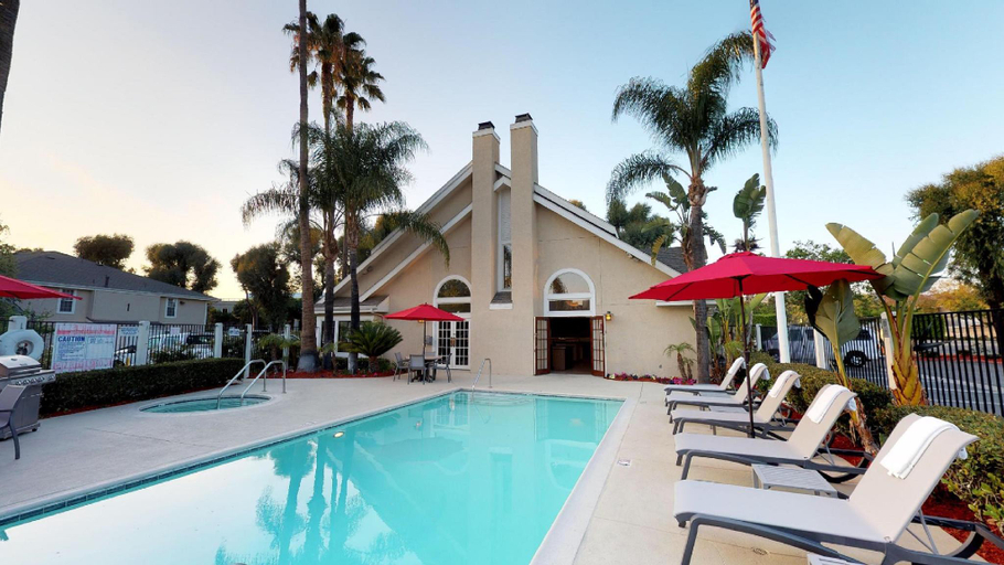 Sport & Beauty 5, Chase Suites Hotel Brea, Orange