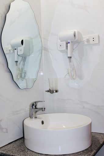 Bathroom 5, Alona Austria Resort, Panglao