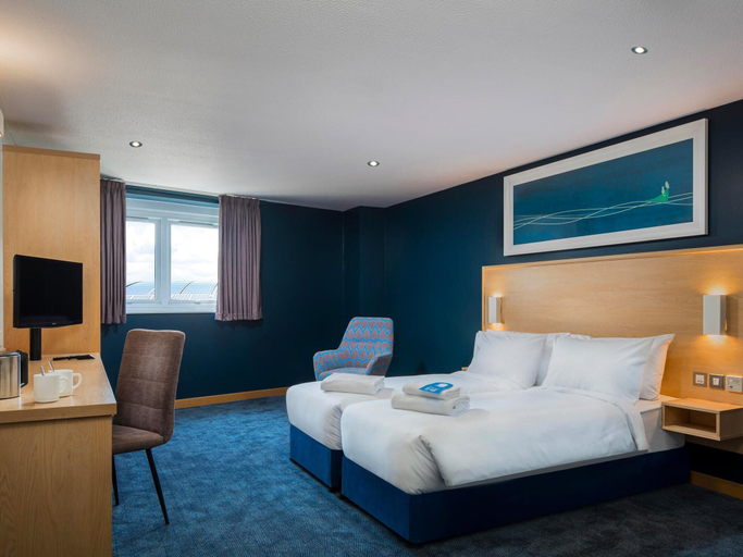 Bedroom 3, Travelodge Aberdeen Bucksburn, Aberdeen