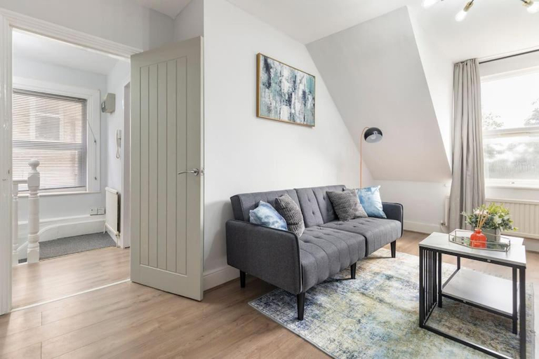 Others 4, Crystal Palace Stylish Gem Slp 4 Next to Transport, London