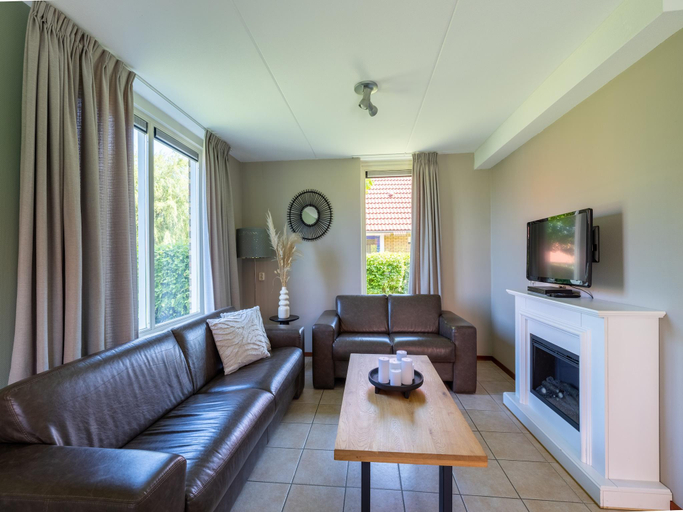 Others 5, Villa in Medemblik near Waterfront, Andijk