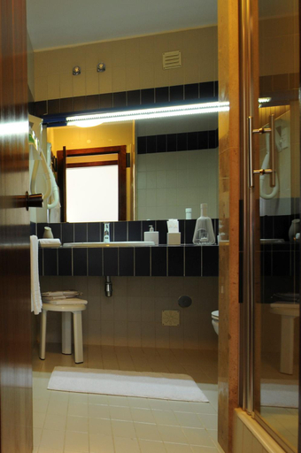 Bathroom 4, INATEL Albufeira, Albufeira