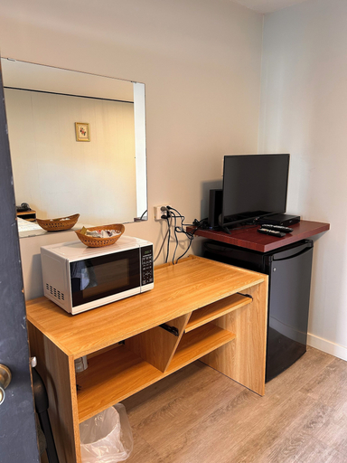 Others 5, Lakecity Inn, Okanagan-Similkameen