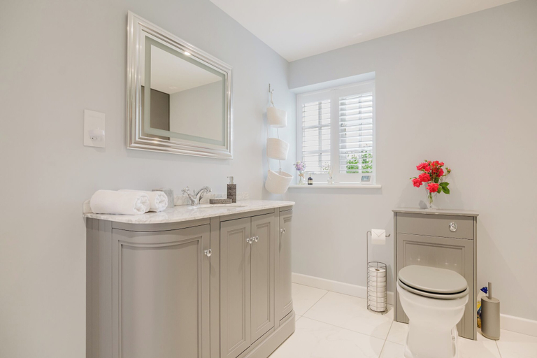 Bathroom 4, Idyllic Countryside Cottage, Worcestershire
