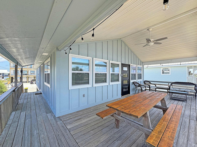 Others 5, Bungalow by the Beach For 9!, Baldwin
