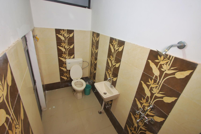 Bathroom 3, Ganesha bunk beds and Hotel, Udaipur