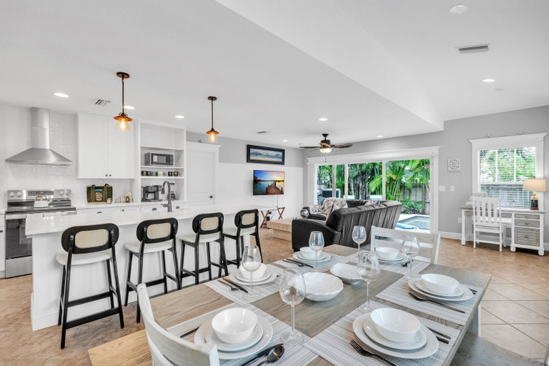 Food & Drinks, Sapphire Beach House 3 Bedroom Villa by RedAwning, Manatee
