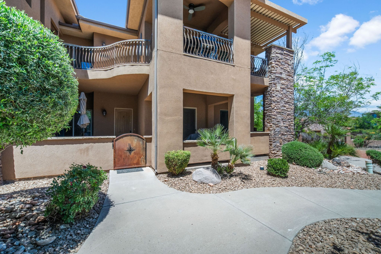 Exterior & Views 2, Poolside Retreat Directly Across From Pool!, Washington