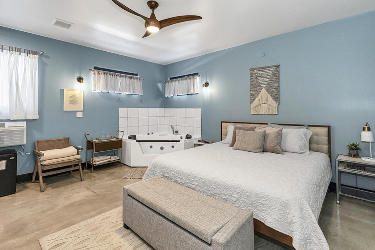 Bedroom 2, Relaxing king suite with jacuzzi and pool, Franklin