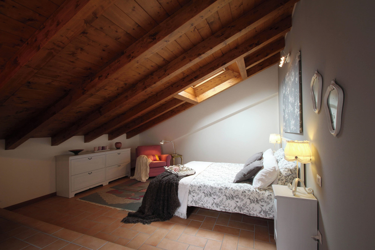 Others 4, Snug Nest, Como