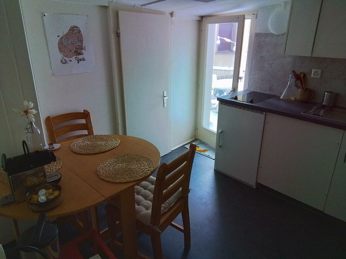 Others 3, tiny flat, Sankt Gallen