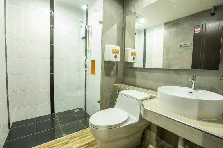Bathroom 3, Sor Kor Sor Resort, Sattahip