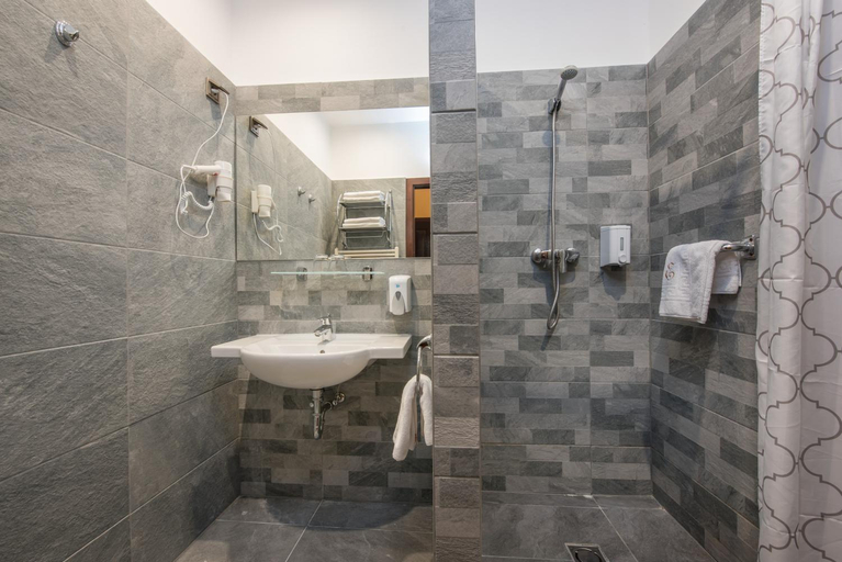 Bathroom 3, Erzsébet Park Hotel, Pétervására