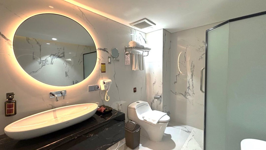 Bathroom 12