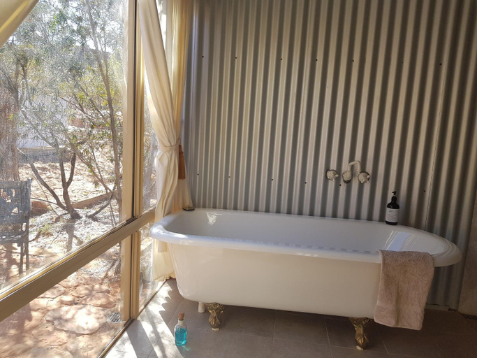 Bathroom 3, Ooraminna Station Homestead, Sandover
