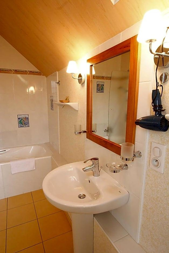Bathroom 4, L'Armoric Benodet - Logis hotel, Finistère